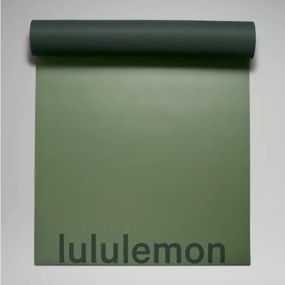 New w. tags! Lululemon: reversible mat 5mm wordmark green twill/rainforest green